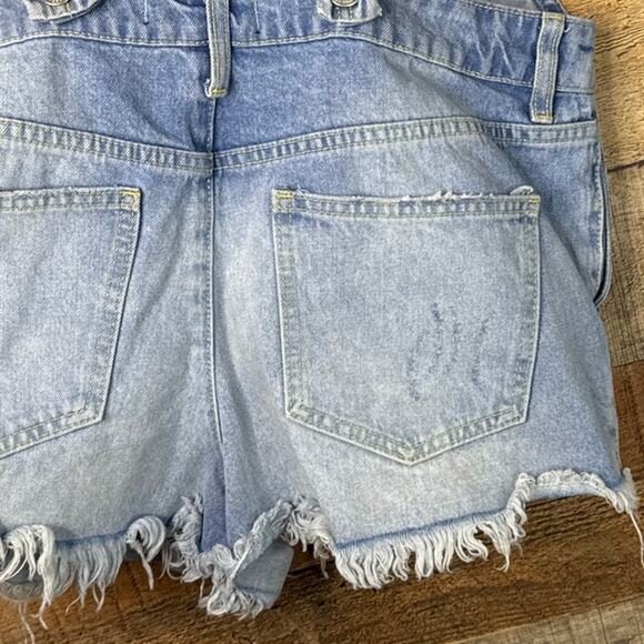 We The Free People June Shortall Blue Denim Cutoff Short Overalls Size 29 - Picture 8 of 10